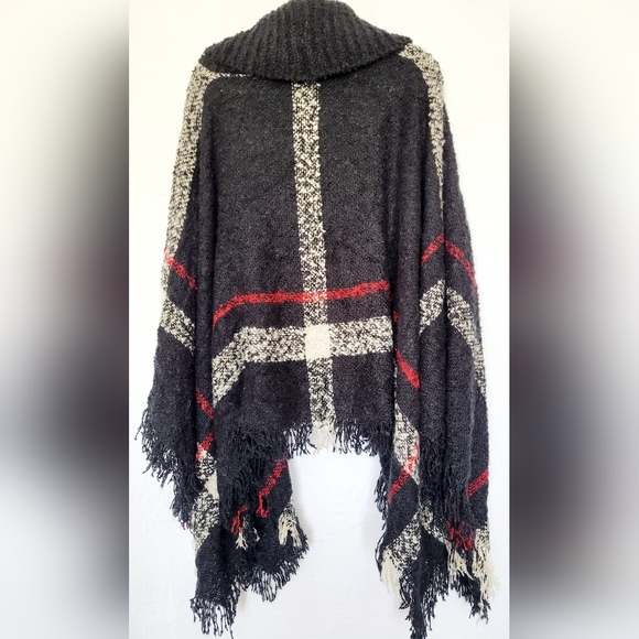 A.Byer Women's 100%acrylic One Size Sweater Ponchos Plaid Black/White/Red - Picture 6 of 16